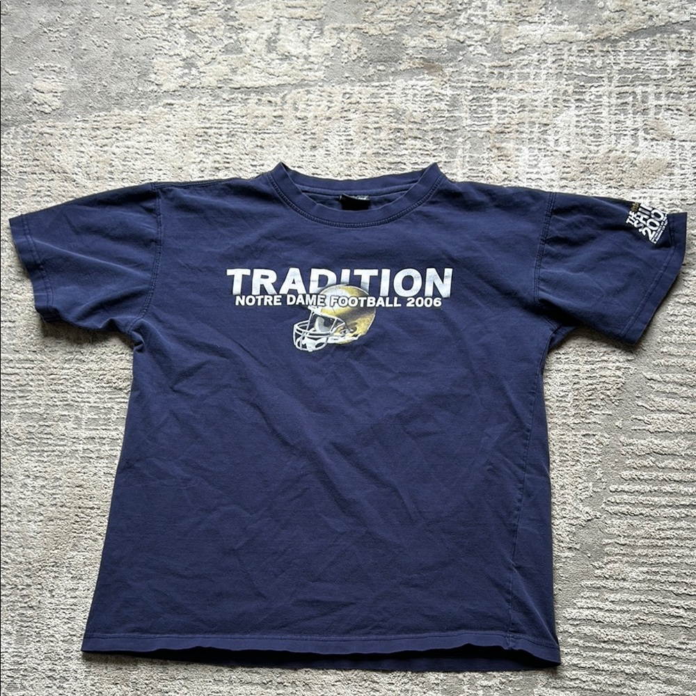 Men’s Size L RETRO Notre Dame Football t-shirt